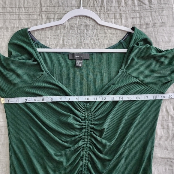 Forever 21+ Ruched V-Neck Long Sleeve Top Stretchy Ribbed Green 2X - Picture 5 of 6